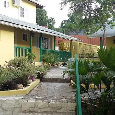1 Bdr Apt #3 At Ramparts Near Sangster Airport