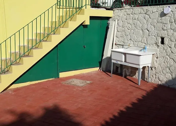 1 Bdr #3 At Ramparts Near Sangster Airport *