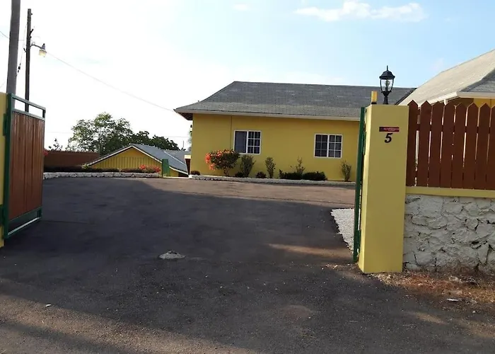 1 Bdr #3 At Ramparts Near Sangster Airport Apartment Montego Bay