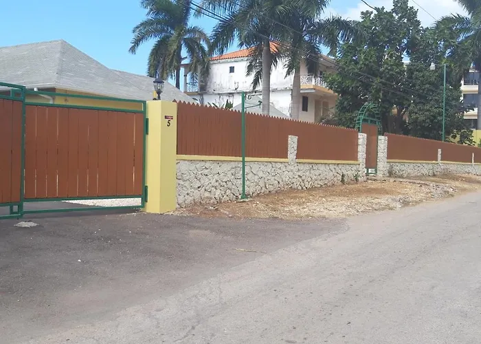 Apartment 1 Bdr #3 At Ramparts Near Sangster Airport *
